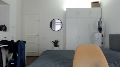 onebestlover online show from February 26, 2026, 8:57 am