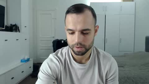 onebestlover online show from March 31, 2026, 8:15 am