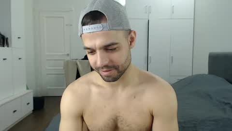 onebestlover online show from May 30, 2026, 7:49 am