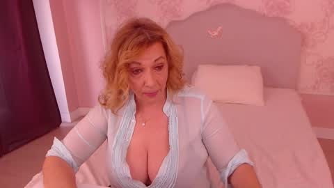 Snapshot of oneblondenicole chatting on March 12, 2025, 5:24 am Nicole online show from March 12, 2025, 5:24 am