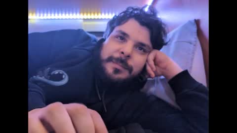 Snapshot of onecrew1 chatting on November 1, 2025, 1:35 pm onecrew1 online show from November 1, 2025, 1:35 pm