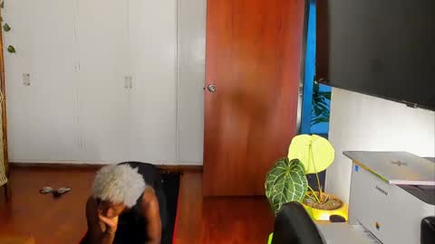 Snapshot of onyxart chatting on January 27, 2025, 1:09 pm onyxart online show from January 27, 2025, 1:09 pm