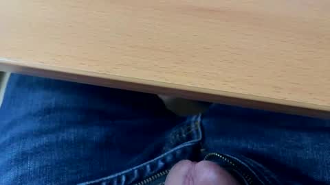 Snapshot of ooiskyfalloo chatting on December 18, 2024, 5:26 am ooiskyfalloo online show from December 18, 2024, 5:26 am