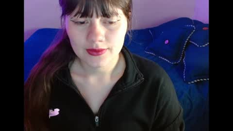 Snapshot of oona_00 chatting on September 19, 2025, 12:23 am Oona online show from September 19, 2025, 12:23 am