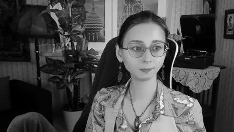 Orianna -  Hi Im into geek culture cosplay crafting LARP games. Shall we play DnD online show from December 28, 2024, 5:46 pm