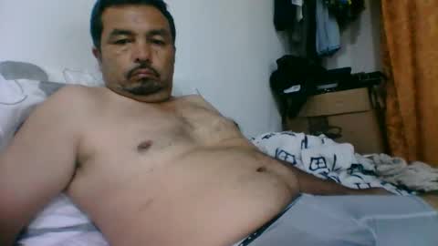 oscarjhe3512 online show from April 5, 2026, 2:09 am