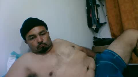 oscarjhe3512 online show from May 17, 2026, 1:58 am