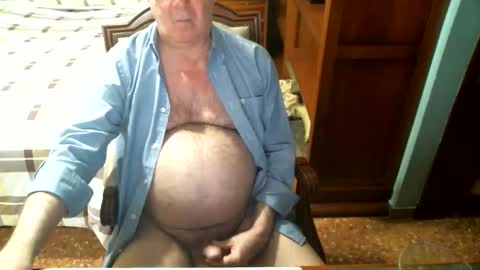 Snapshot of oscarw chatting on February 8, 2026, 6:11 pm Oscar online show from February 8, 2026, 6:11 pm