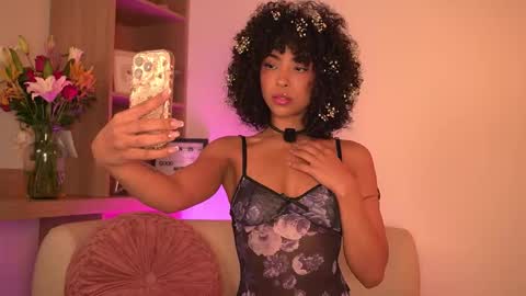 Snapshot of oshun_25 chatting on February 17, 2026, 9:39 am Oshun online show from February 17, 2026, 9:39 am