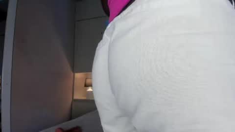 oshun_444 online show from May 11, 2026, 12:11 pm