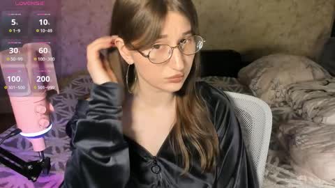 Snapshot of oskar_fucker chatting on May 19, 2026, 12:55 pm Leliana online show from May 19, 2026, 12:55 pm