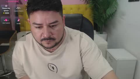 Snapshot of oso_gael chatting on February 27, 2025, 5:36 pm Bear Gael online show from February 27, 2025, 5:36 pm