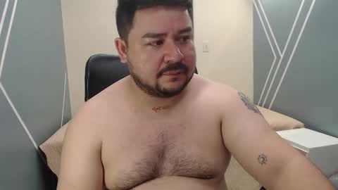 Snapshot of oso_gael chatting on March 6, 2025, 5:43 pm Bear Gael online show from March 6, 2025, 5:43 pm