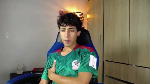 ostin 18hot online show from December 19, 2024, 12:45 am