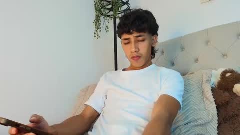 ostin 18hot online show from February 12, 2026, 4:29 am