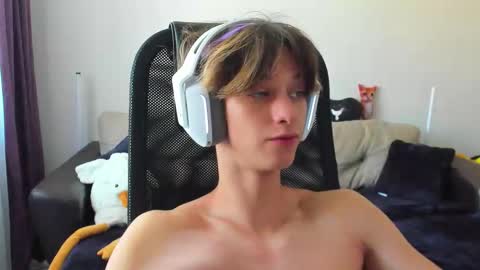 Ostin online show from September 19, 2025, 4:47 am