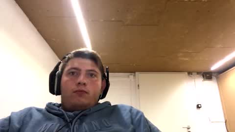 outflayd online show from November 5, 2025, 10:15 am