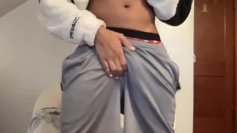 Snapshot of outofhisleague_ chatting on November 5, 2025, 3:45 pm outofhisleague_ online show from November 5, 2025, 3:45 pm