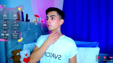 Owen  Independent model  online show from October 22, 2025, 7:08 am