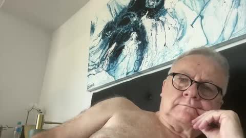ozhairybearxxxx online show from January 21, 2025, 3:26 am