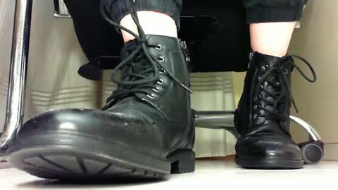 Snapshot of pablomenesssl chatting on February 10, 2025, 12:19 am Pablo Meness online show from February 10, 2025, 12:19 am