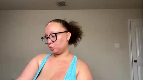 Snapshot of paisleehaze chatting on January 9, 2025, 5:11 pm Paislee Haze online show from January 9, 2025, 5:11 pm
