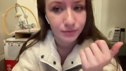 paisleysnowxo online show from March 5, 2025, 7:05 am