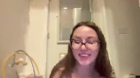 paisleysnowxo online show from March 10, 2025, 6:16 am
