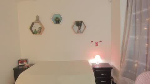 Paloma  online show from May 20, 2026, 9:43 pm