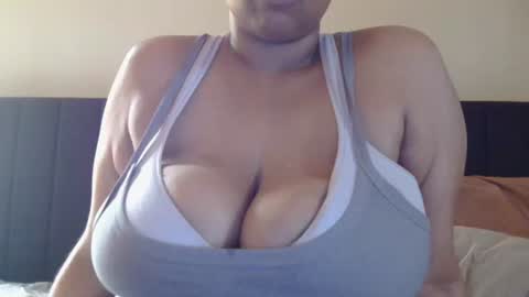 Nia Angels online show from February 20, 2026, 4:07 pm