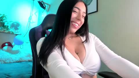 Ana Laura online show from March 22, 2026, 2:04 am