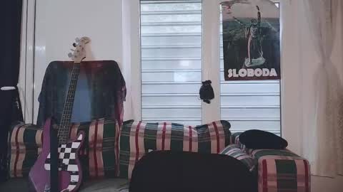 In bio online show from September 24, 2025, 8:28 am