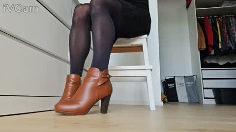 pantyhose_ggggg online show from October 4, 2025, 11:19 am