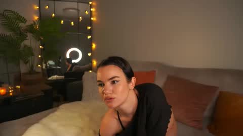 Kristina Kriss online show from October 19, 2025, 7:47 pm