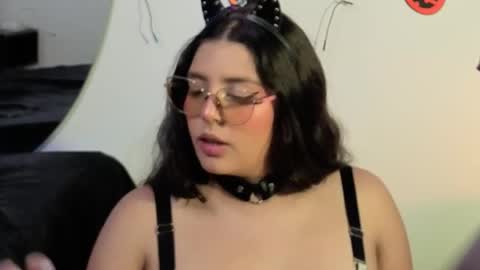 Paola Lyon online show from October 17, 2025, 8:33 pm