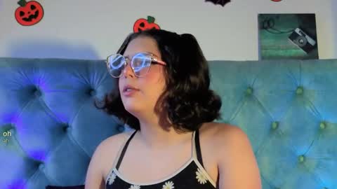 Paola Lyon online show from November 12, 2025, 6:19 pm