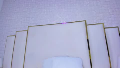 Paola  online show from November 12, 2025, 11:32 am