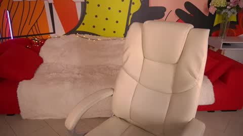 Lia online show from November 8, 2025, 10:15 am