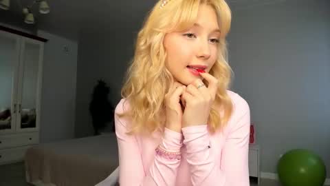 Melena online show from November 13, 2025, 8:24 am