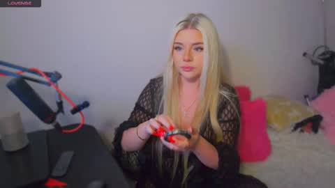 Snapshot of paradise_for_you_ chatting on September 22, 2025, 4:25 am Victoria online show from September 22, 2025, 4:25 am