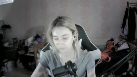 paradise_shade online show from November 26, 2025, 9:32 am