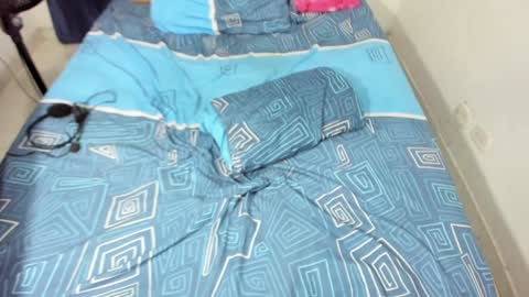 Snapshot of parejacachonda chatting on February 6, 2025, 9:38 pm sara and andreu online show from February 6, 2025, 9:38 pm