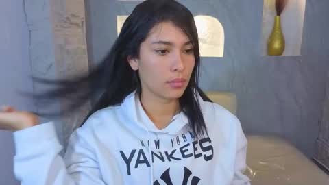 Snapshot of paris_b_ chatting on November 15, 2025, 3:15 am paris online show from November 15, 2025, 3:15 am