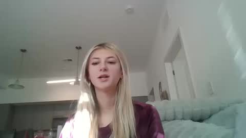 parisbaby2000 online show from October 17, 2025, 1:03 pm