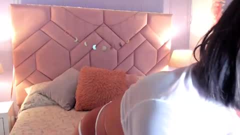 Paris online show from December 10, 2024, 12:05 pm