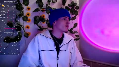 parker_222 online show from September 28, 2025, 9:42 pm