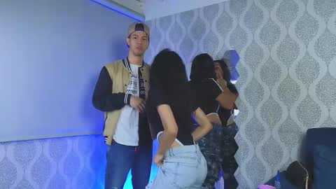 Danna online show from November 13, 2025, 1:43 pm