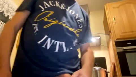 pascalou02 online show from December 16, 2025, 6:02 pm