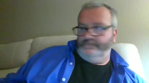 passporttraveler1 online show from October 17, 2025, 12:47 am