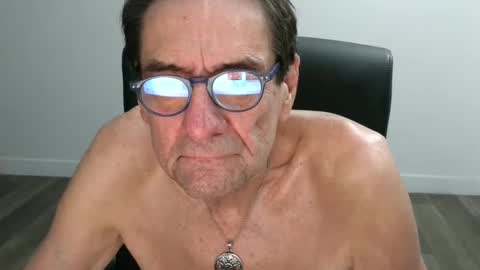 Snapshot of pastelito76 chatting on October 10, 2025, 2:43 am Bob online show from October 10, 2025, 2:43 am